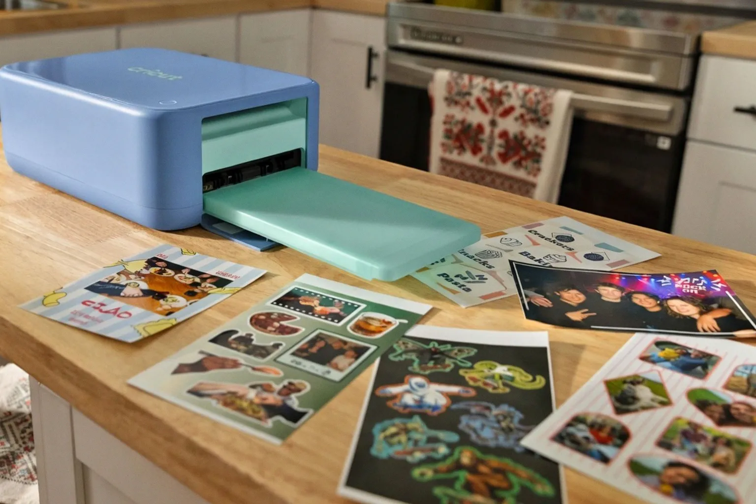 Новые настольные принтеры Cricut для создания стикеров: обзор возможностей и ограничений